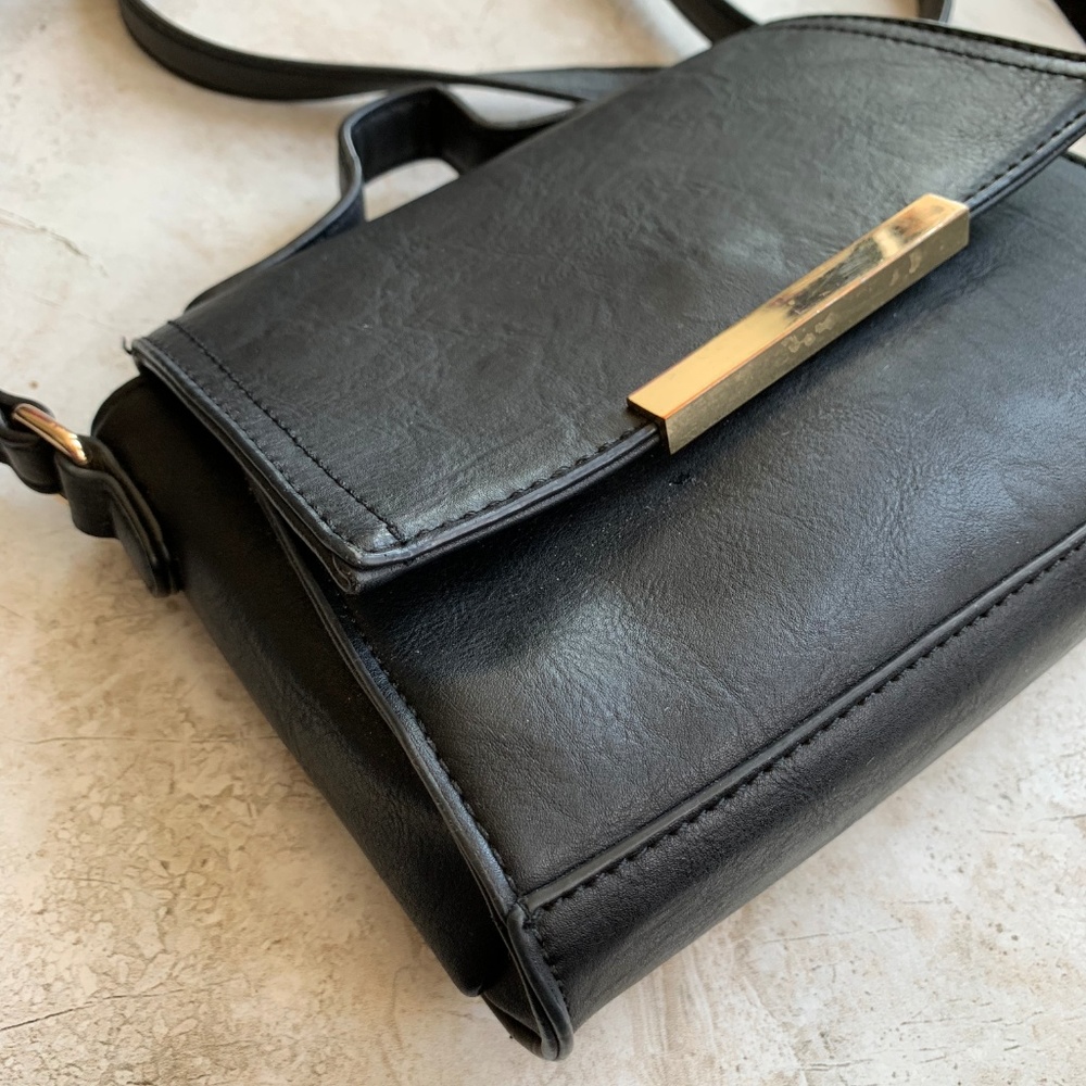 FOREVER 21 Small Black Top Handle Crossbody Bag - Picture 3 of 7